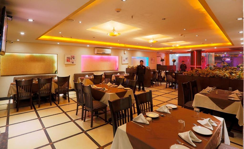 Airport La Sapphire Hotel & Restaurant New Delhi Eksteriør bilde