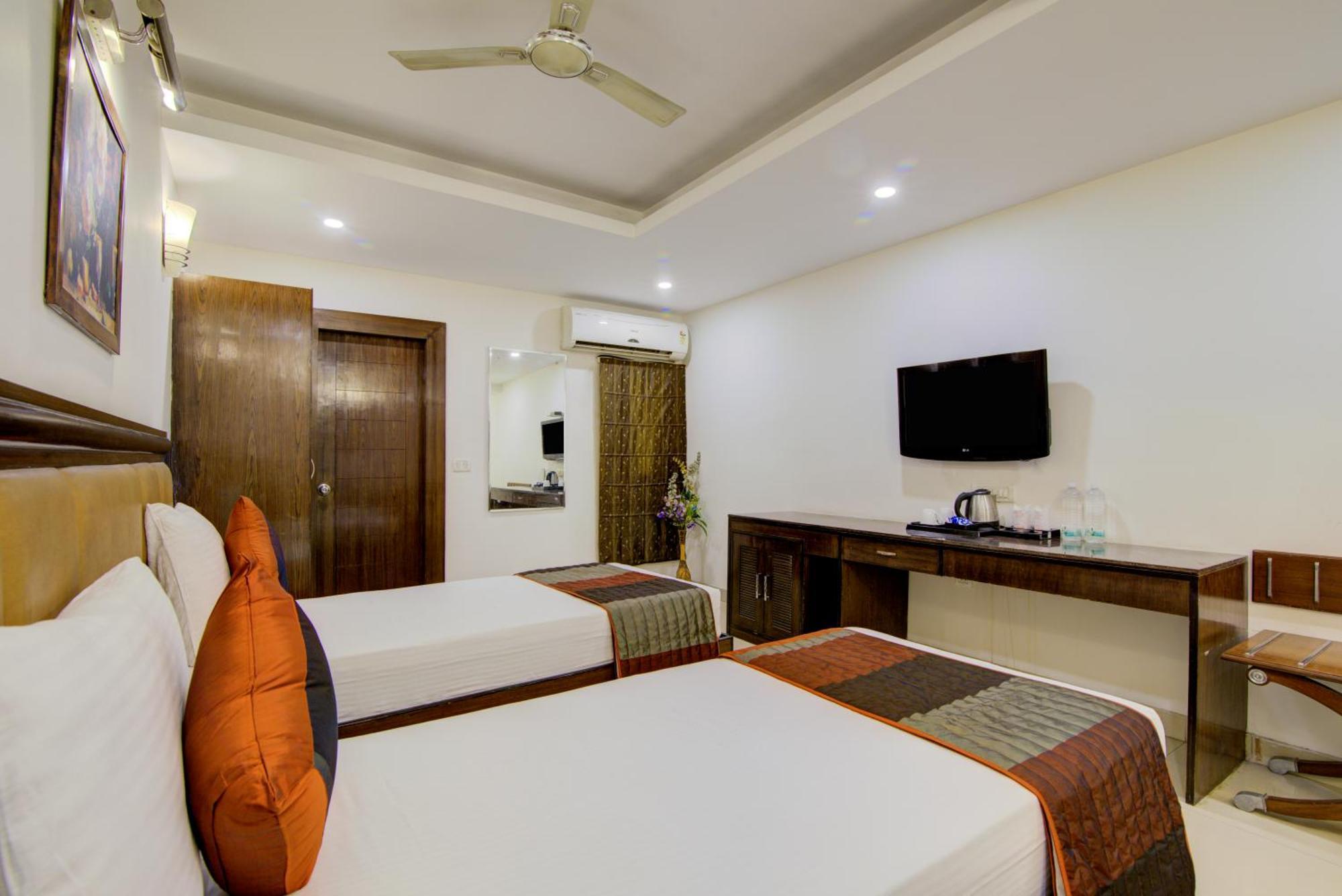 Airport La Sapphire Hotel & Restaurant New Delhi Eksteriør bilde