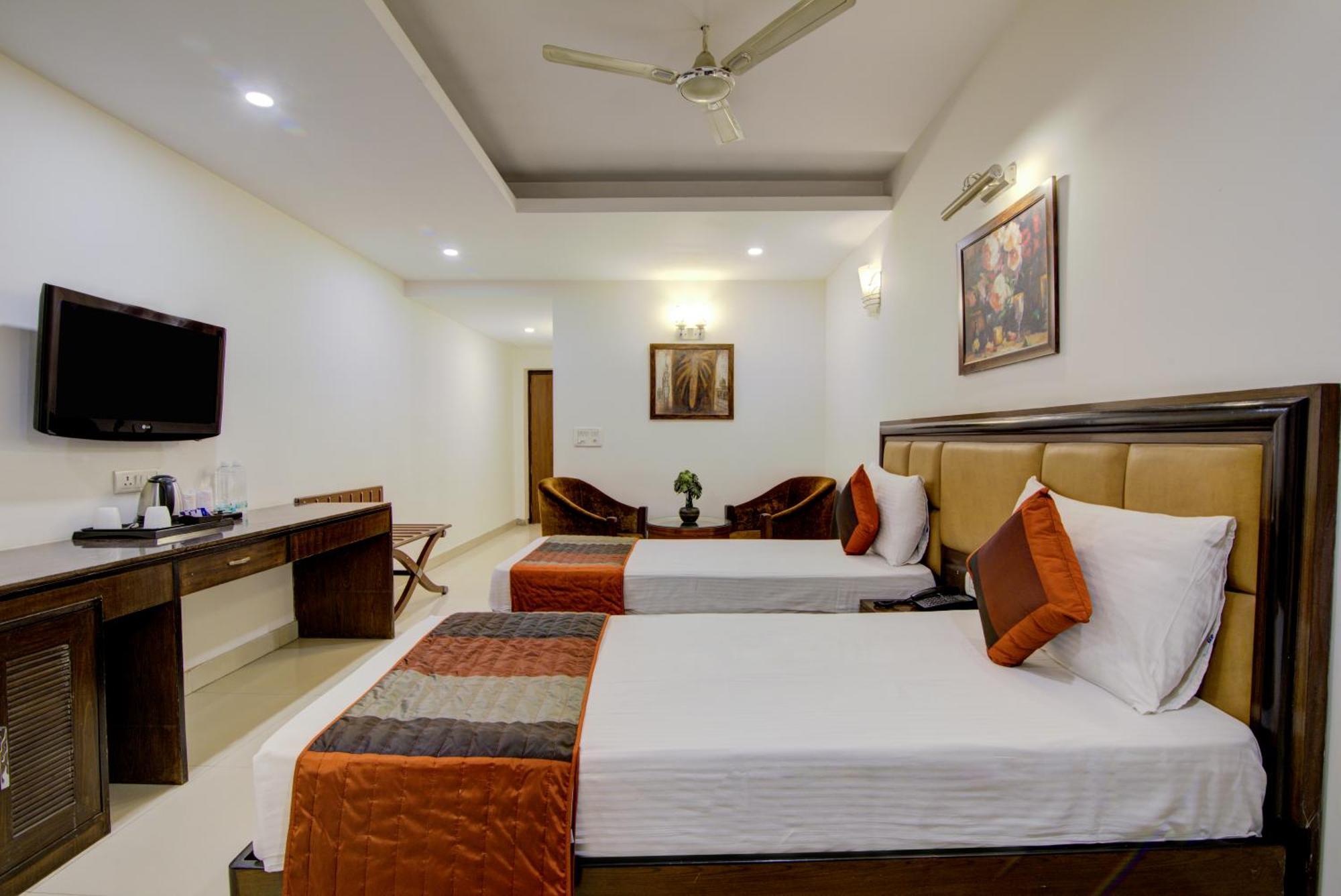 Airport La Sapphire Hotel & Restaurant New Delhi Eksteriør bilde