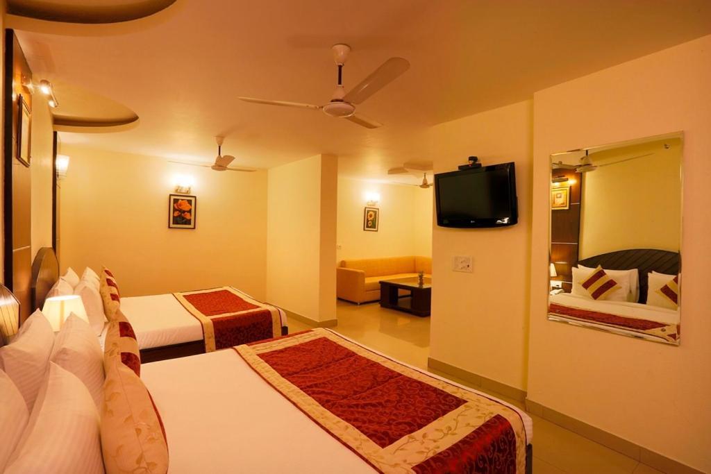 Airport La Sapphire Hotel & Restaurant New Delhi Eksteriør bilde