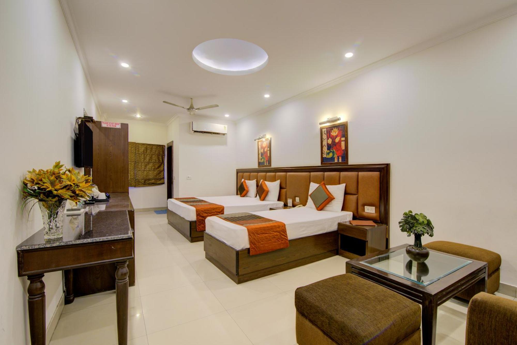 Airport La Sapphire Hotel & Restaurant New Delhi Eksteriør bilde