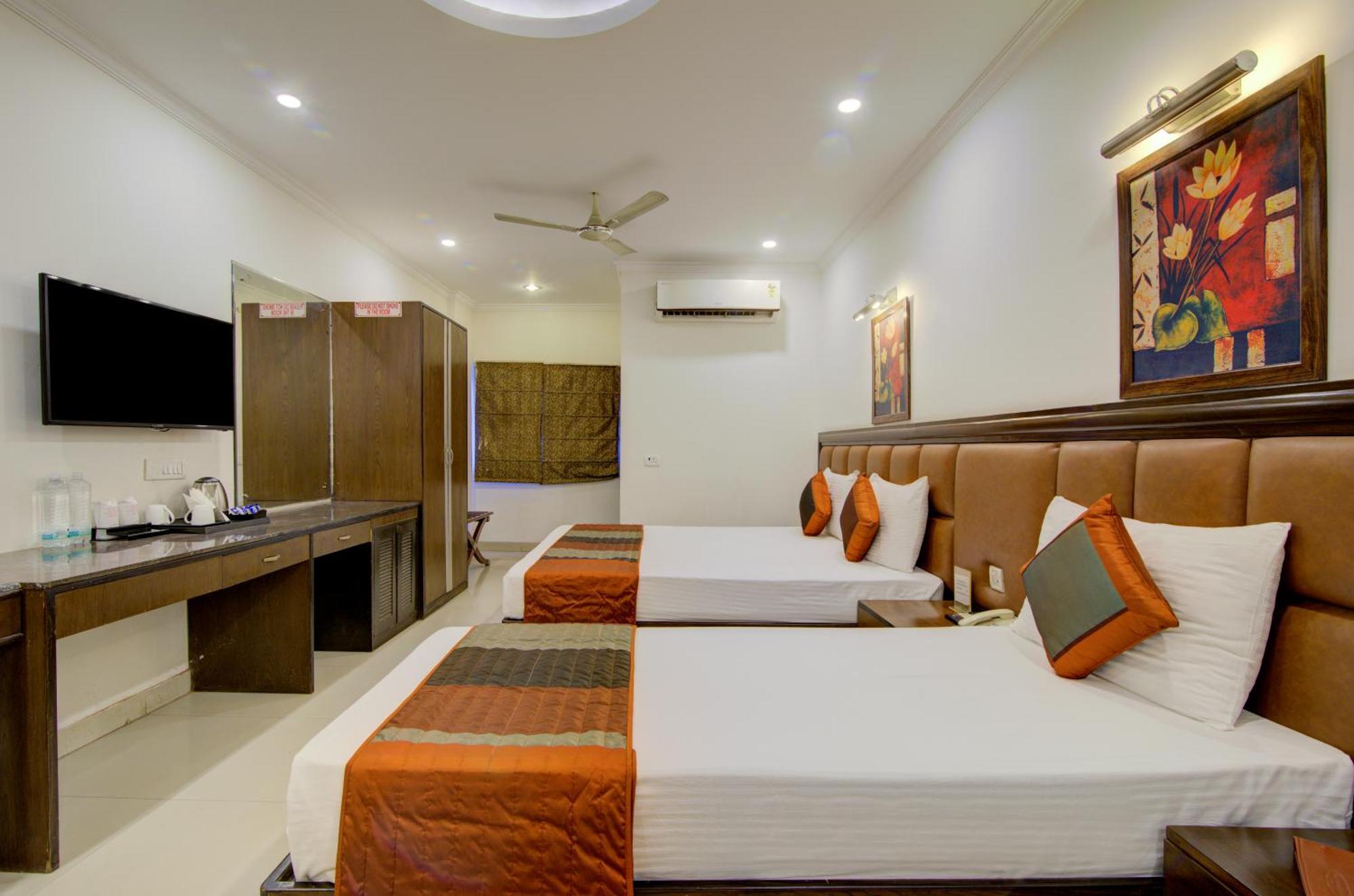 Airport La Sapphire Hotel & Restaurant New Delhi Eksteriør bilde