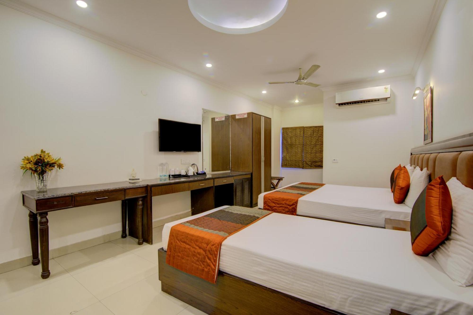 Airport La Sapphire Hotel & Restaurant New Delhi Eksteriør bilde
