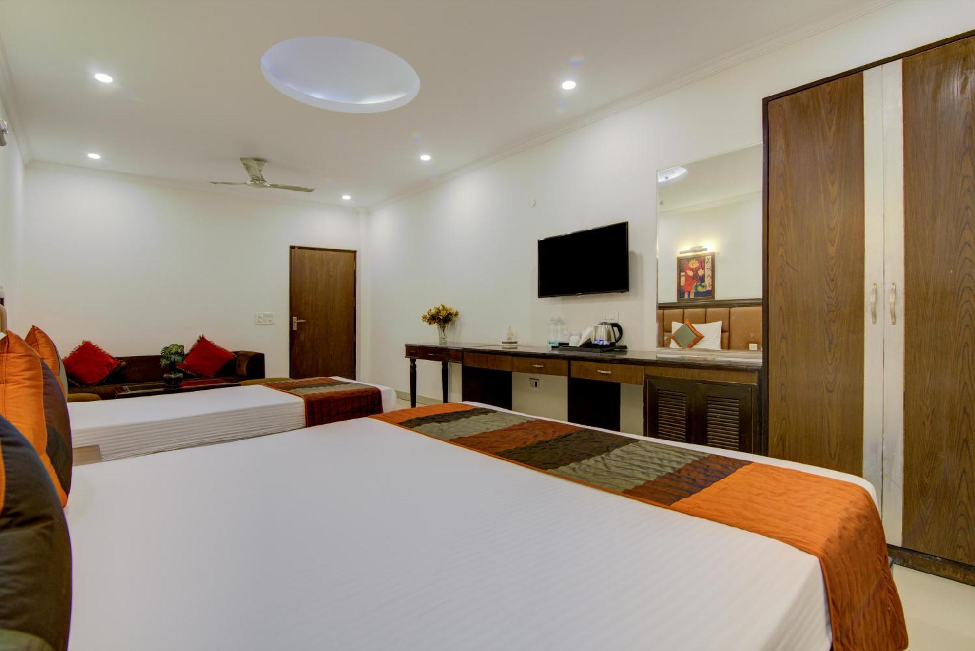 Airport La Sapphire Hotel & Restaurant New Delhi Eksteriør bilde