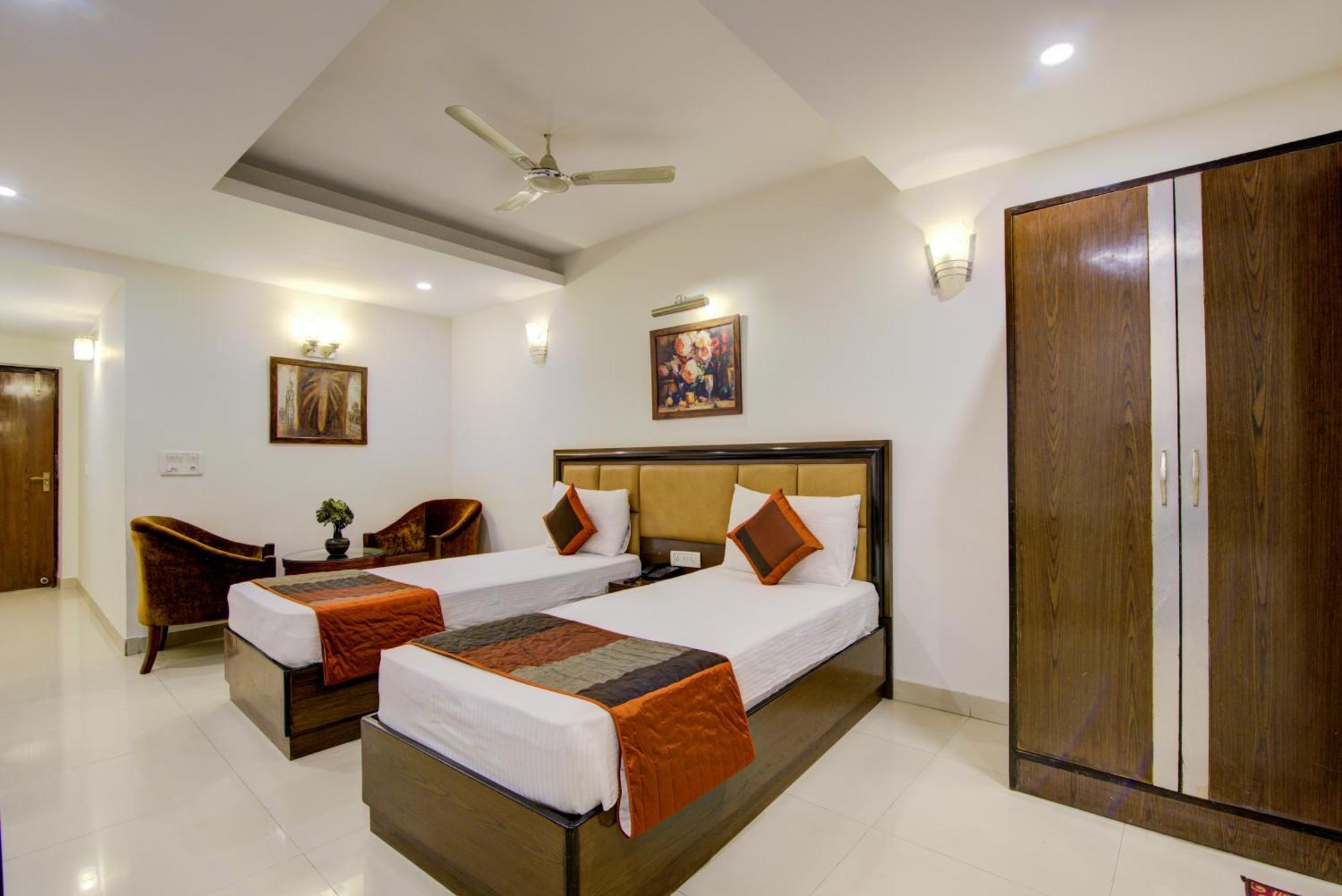 Airport La Sapphire Hotel & Restaurant New Delhi Eksteriør bilde