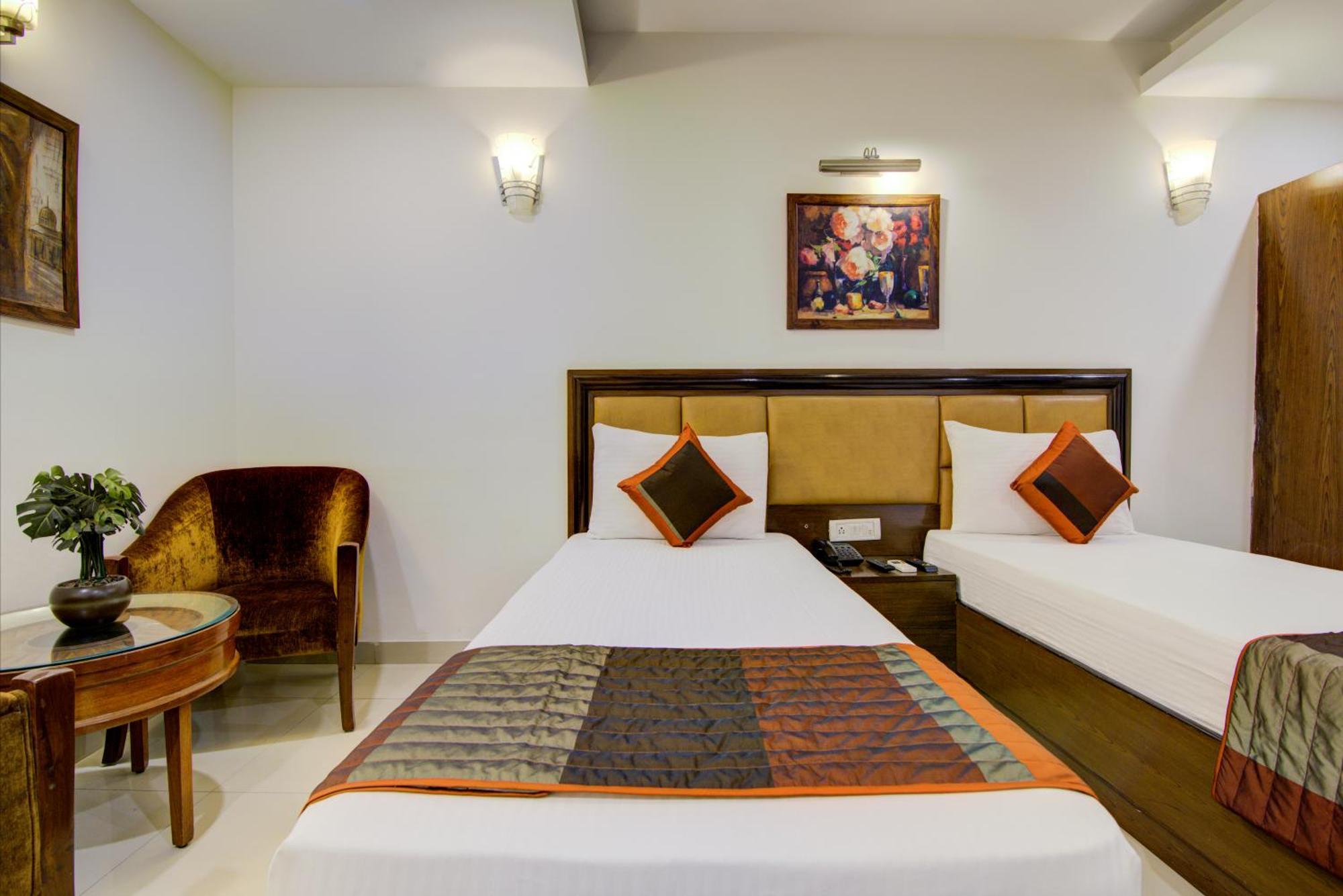 Airport La Sapphire Hotel & Restaurant New Delhi Eksteriør bilde